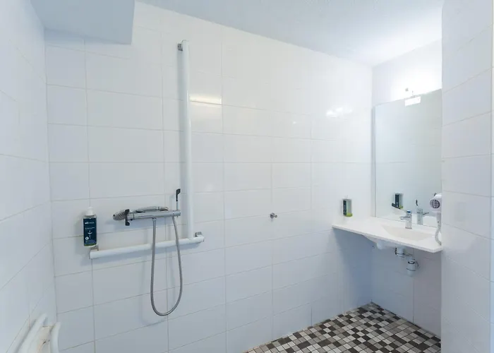 Brit Essentiel Nord 2* Tours